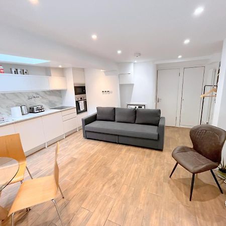 Two Bedroom Flat With Private Patio In Battersea Londra Exterior foto