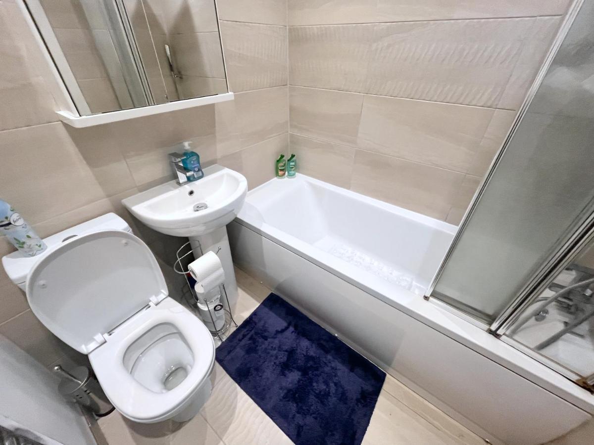 Two Bedroom Flat With Private Patio In Battersea Londra Exterior foto