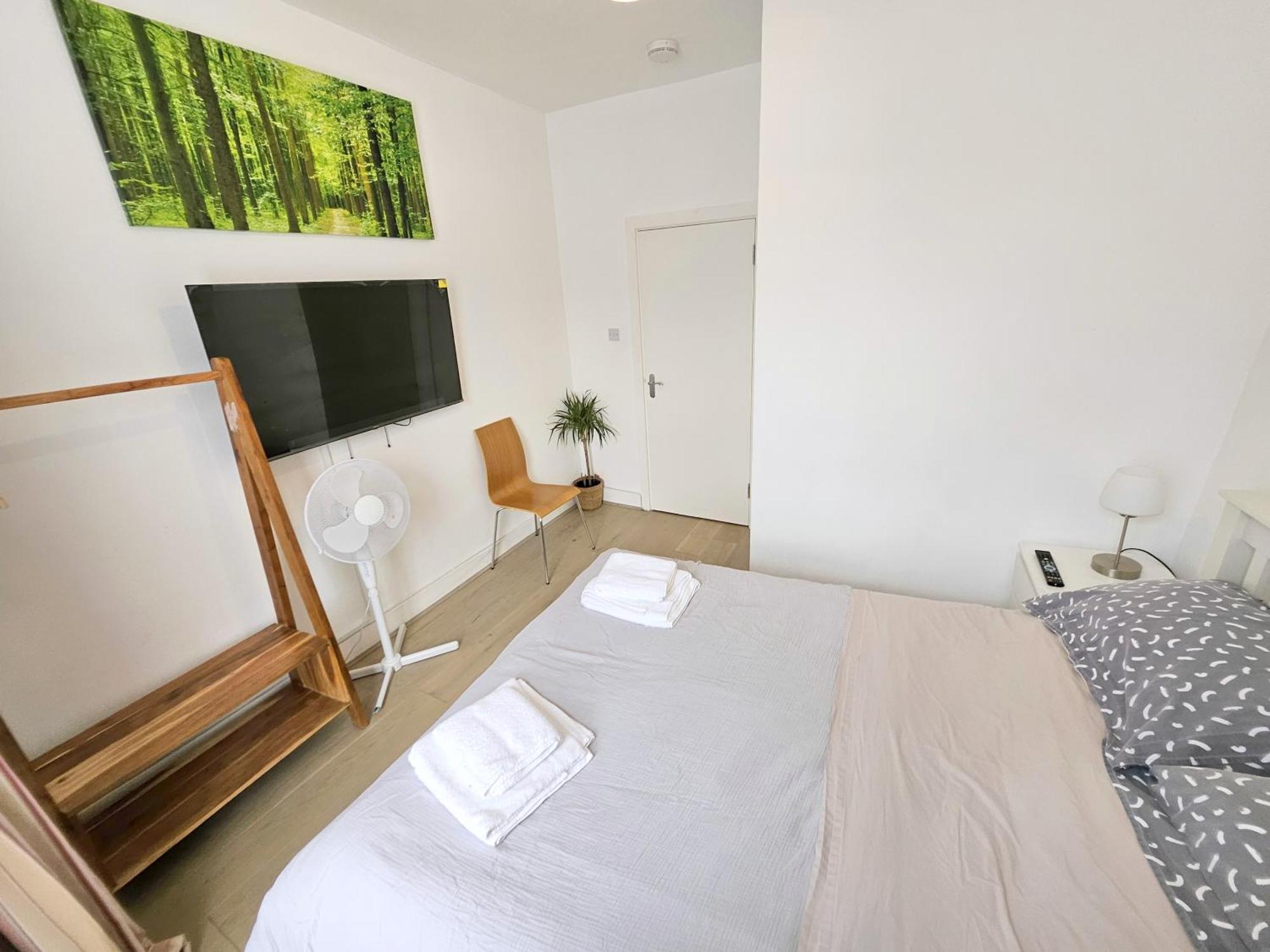 Two Bedroom Flat With Private Patio In Battersea Londra Exterior foto